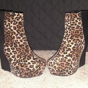 WEDGE ANKLE BOOTIES